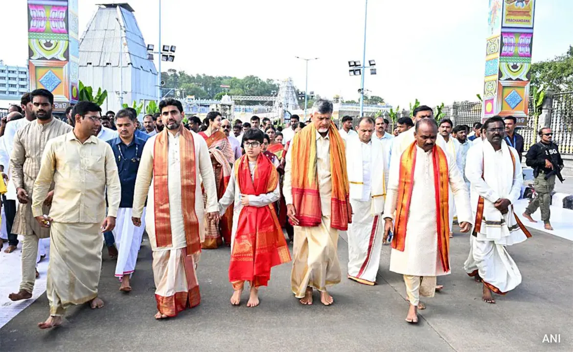  Scam in Tirupati temple: ତିରୁପତି ମନ୍ଦିରରେ ୫୪ କୋଟି ଟଙ୍କାର ଶାଲ୍‌ ଦୁର୍ନୀତି: ରେଶମ ନାମରେ ପଲିଷ୍ଟର୍‌ ଶାଲ୍‌ ବିକ୍ରି