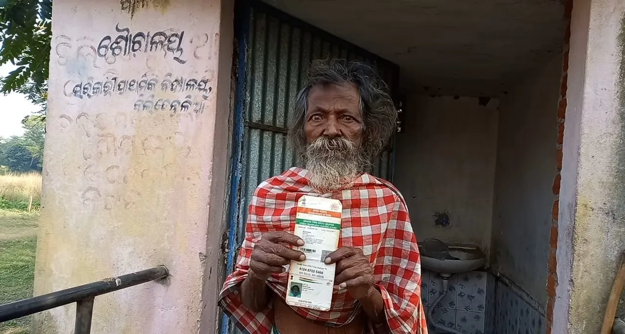  old man lives in toilet Photograph: (sambad.in) 