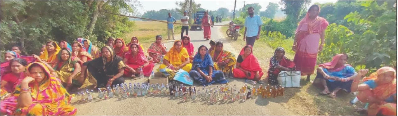  ମହିଳା ତାତିଲେ, ରାସ୍ତାରେ ବସିଲେ