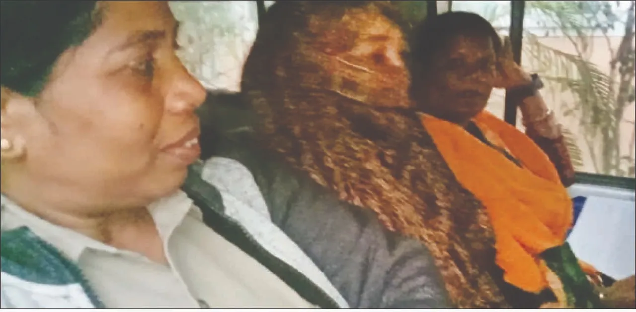  Woman arrested: କାର୍‌ ଭିତରେ ଛୁରି ଭୁସି ହତ୍ୟା ଉଦ୍ୟମ ମାମଲା, ବନ୍ଧାହେଲା ଖଳନାୟିକା ସ୍ତ୍ରୀ