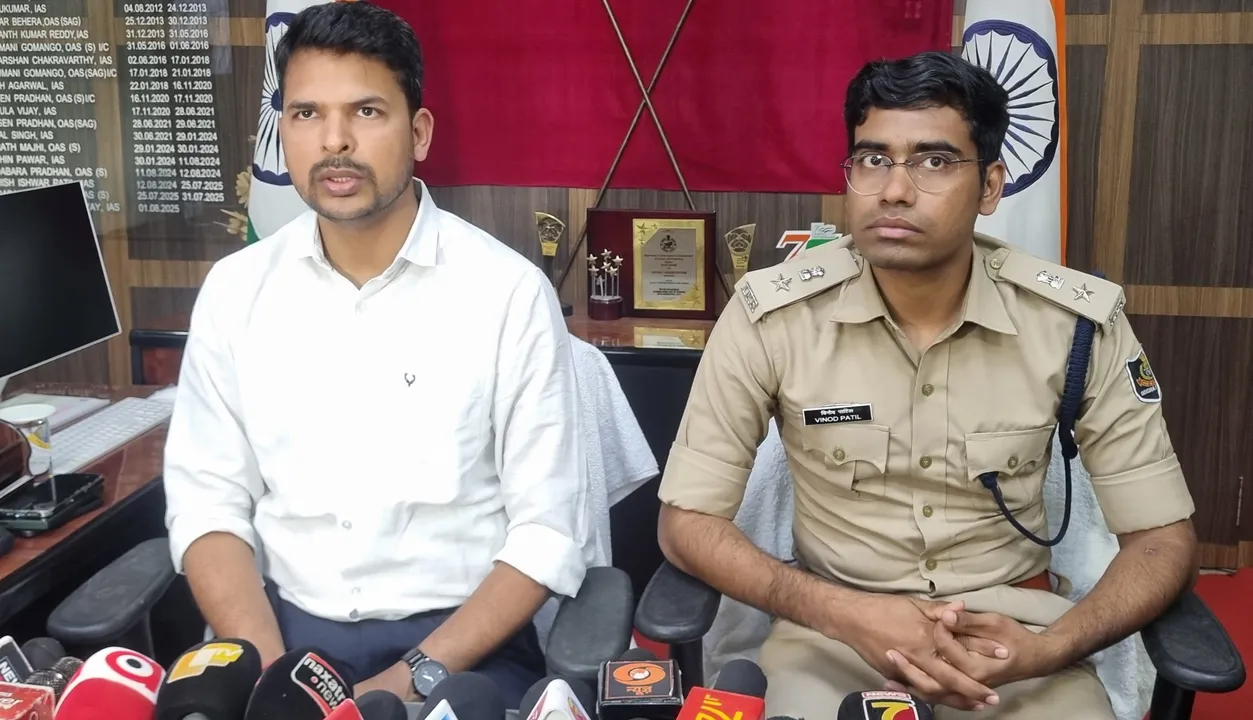  Malkangiri collector and SP press meet. Photograph: (sambad.in) 