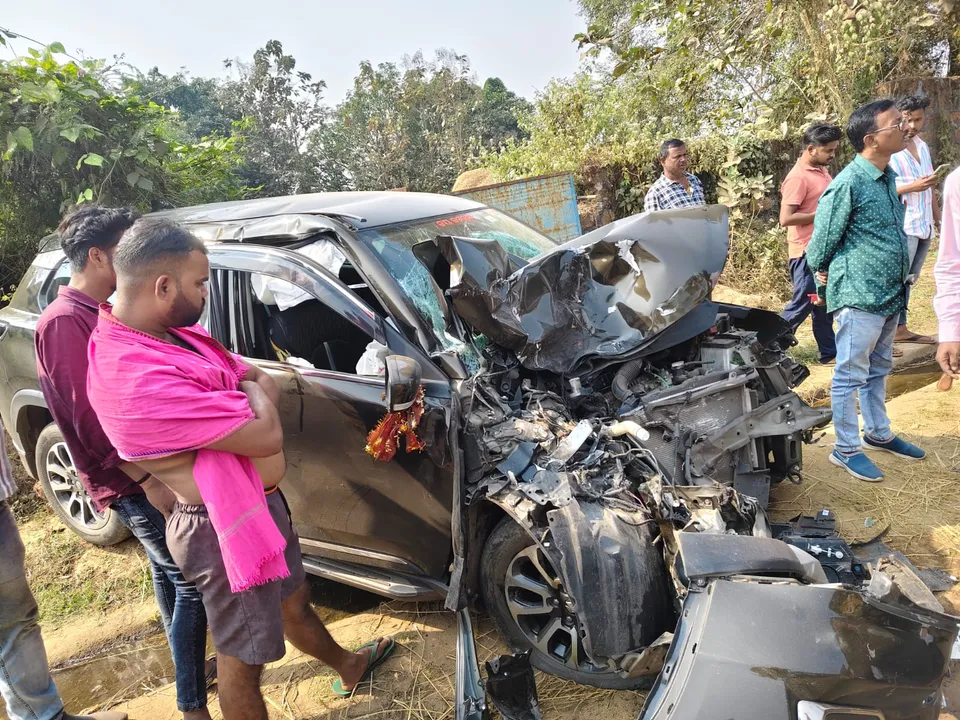  journalist & his wife seriously injured in accident Photograph: (Sambad.in) 