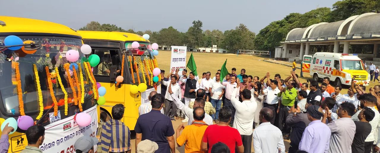  Bus service to Chingudipala and Rasol flagged by minister on Monday. Photograph: (sambad.in) 