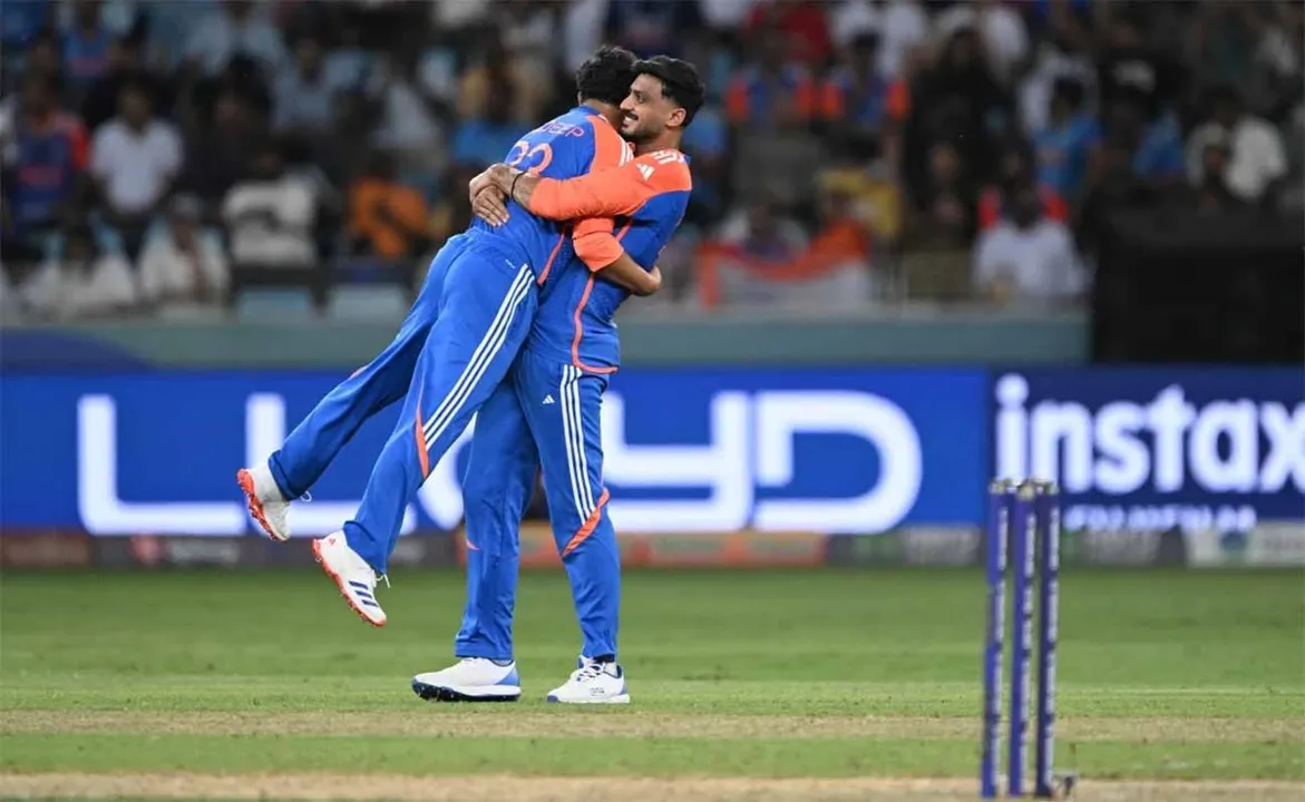  The bowler: ବୋଲର ଦେଲେ ବଡ଼ ବିଜୟ