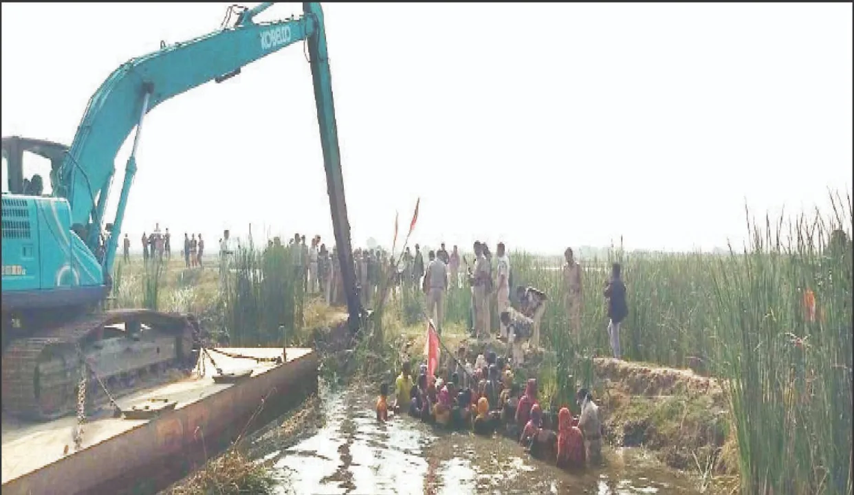  canal restoration: କେନାଲ୍‌ ପୁନରୁଦ୍ଧାରକୁ ନେଇ ପୁଲିସ-ଗ୍ରାମବାସୀ ଖଣ୍ଡଯୁଦ୍ଧ: ଅପରେସନ୍‌ କ୍ଲିନ୍‌ରେ ୧୦ ଆହତ, ୬୭ ଗିରଫ