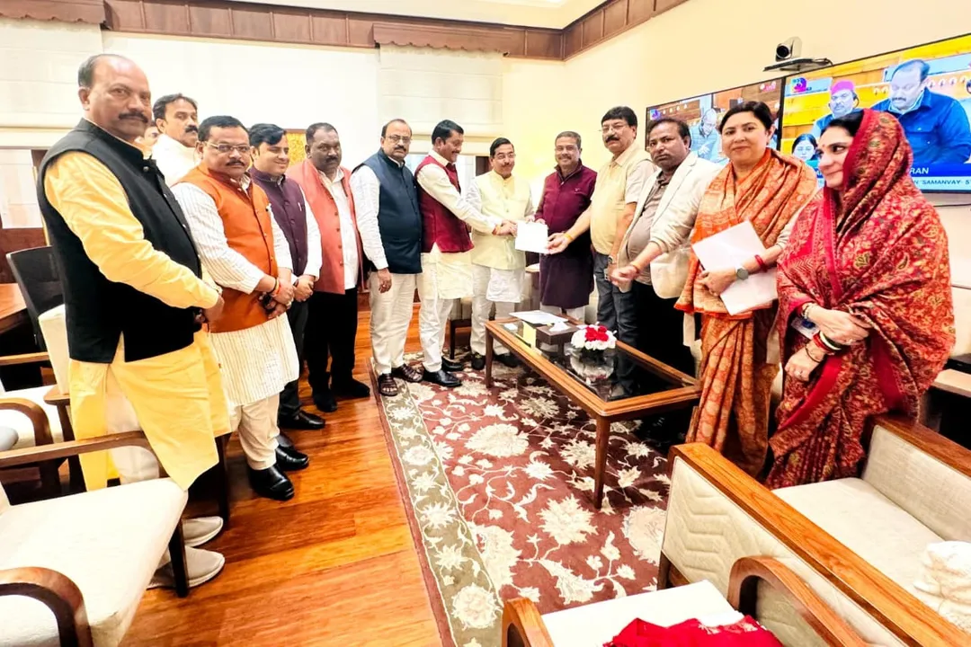  Odisha MPs meets union minister in Delhi. Photograph: (sambad.in) 