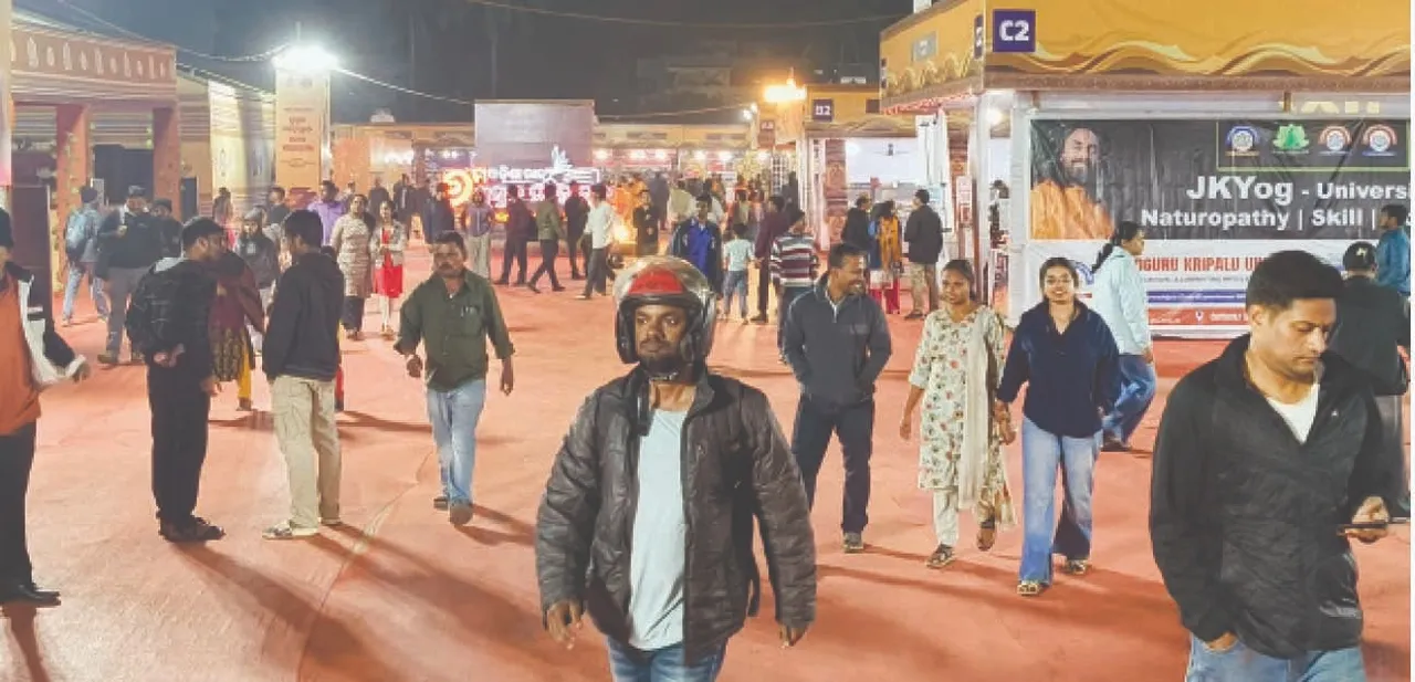  Crowd: ସଞ୍ଜ ନଉଁ ନଉଁ ମହୋତ୍ସବରେ ଭିଡ଼