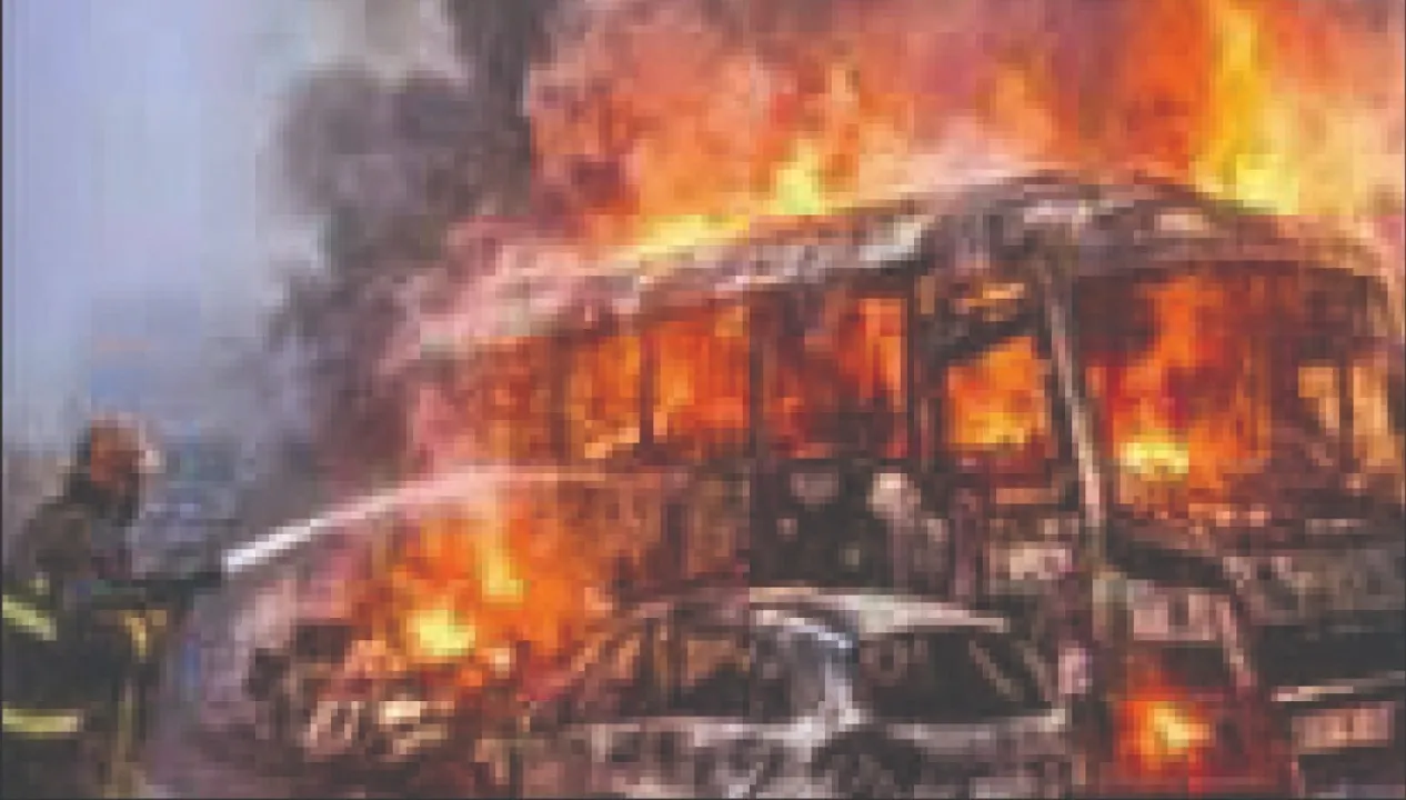  Pollution: ପ୍ରଦୂଷଣ ଯନ୍ତ୍ରଣା କମୁନି: ଧୂଆଁକୁହୁଡ଼ି ନେଲା ୧୩ ଜୀବନ, ଦିଲ୍ଲୀରେ ୧୦୦ରୁ ଅଧିକ ବିମାନ ବାତିଲ