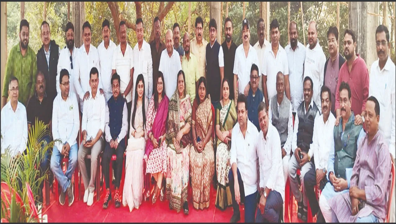  BJD leader's: ବିଜେଡି ନେତାଙ୍କ ବନ୍ଧୁମିଳନକୁ ନେଇ ହଟଚମଟ: ଏକାଠି ହେଲେ ୪୦ରୁ ଅଧିକ ପୂର୍ବତନ ବିଧାୟକ