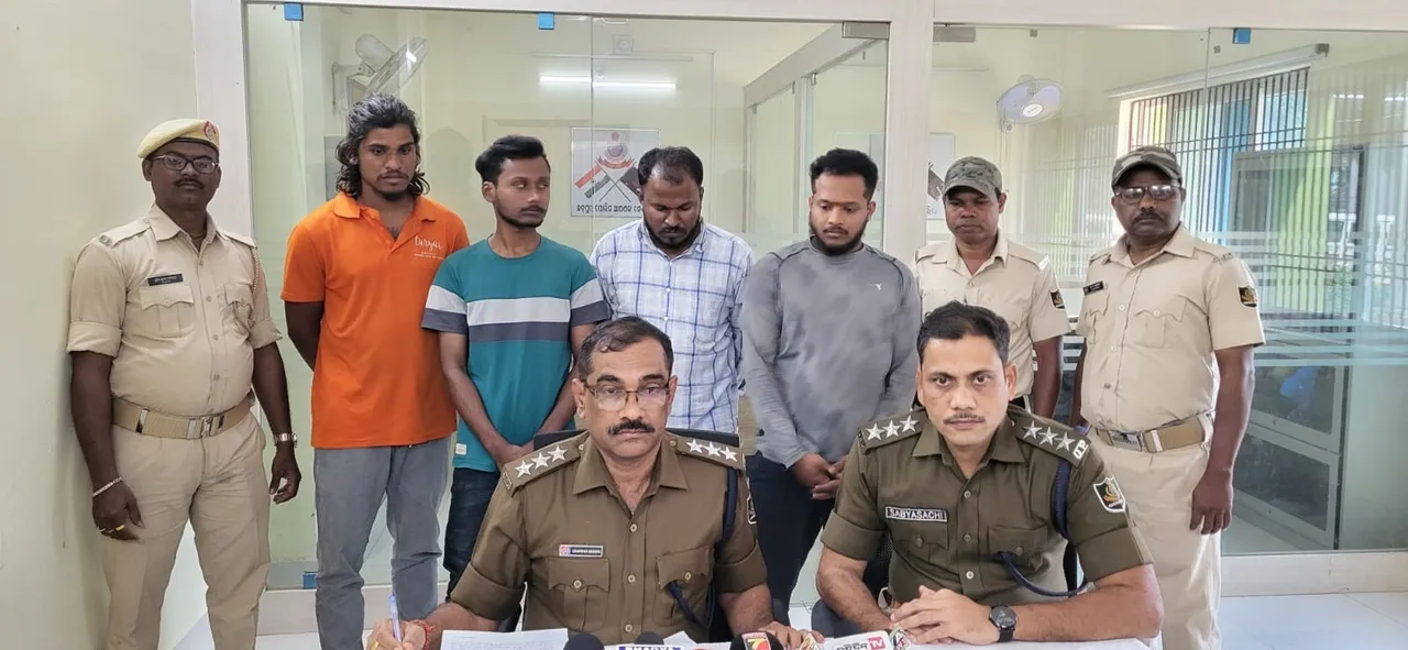  Cyber Cheating: ପଲ୍ଲୀଠୁ ଦିଲ୍ଲୀ ଯାଏଁ ଲମ୍ବିଥିବା ଅନଲାଇନ୍ ସାଇବର ଠକେଇ ଘଟଣାର ପର୍ଦ୍ଦାଫାସ୍‌, ୪ ଗିରଫ