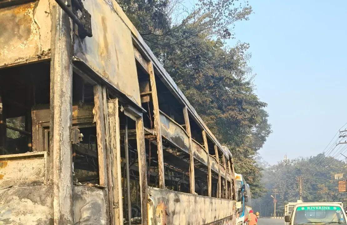  2 buses burnt Photograph: (Sambad.in) 