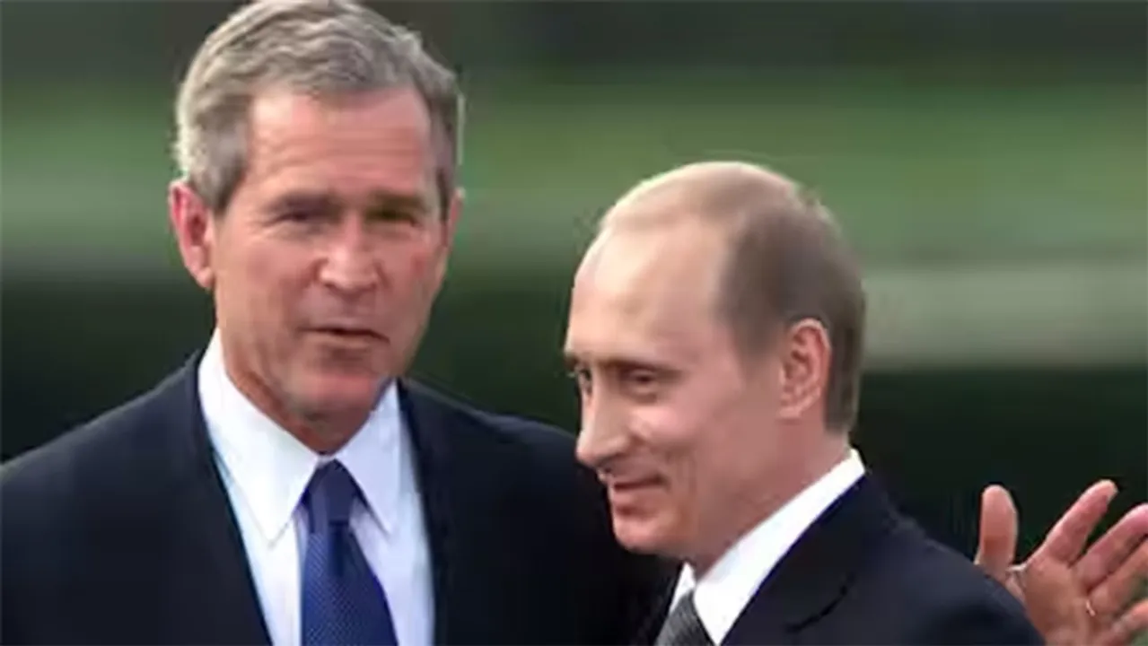  Putin warned George Bush: ଜର୍ଜ ବୁଶ୍‌ଙ୍କୁ ସତର୍କ କରାଇଥିଲେ ପୁଟିନ: ପାକ୍‌ ପରମାଣୁ ଅସ୍ତ୍ର ବିଶ୍ବ ପାଇଁ ବିପଦ