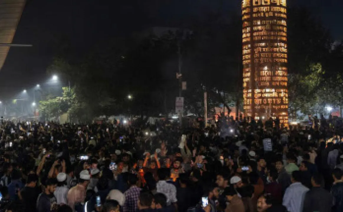  Bangladeshi singer's concert: ଭିଡ଼ ଆକ୍ରମଣ ପରେ ବାଂଲାଦେଶୀ ଗାୟକଙ୍କ କନ୍ସର୍ଟ ବାତିଲ, ୨୫ ଆହତ