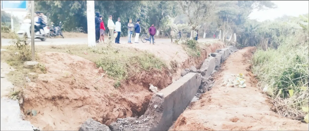  gurdwall: ଗାର୍ଡୱାଲ୍‌ ଭାଙ୍ଗିଦେଲେ ଦୁର୍ବୃତ୍ତ