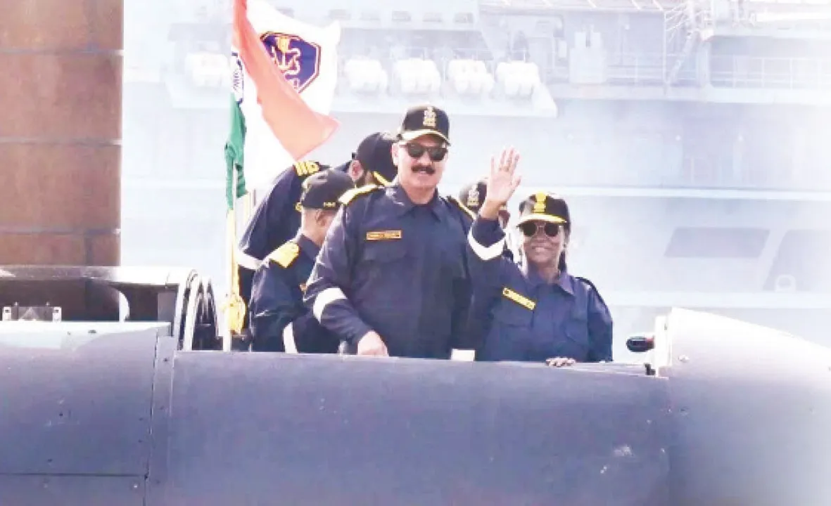  President travels in submarine: ବୁଡ଼ାଜାହାଜରେ ଯାତ୍ରା କଲେ ରାଷ୍ଟ୍ରପତି