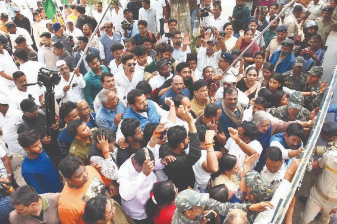  Congress: ବେନିୟମ ସୁରକ୍ଷା ରାଶି ଓ ମାଗଣା ବିଦ୍ୟୁତ୍‌ ଯୋଗାଣକୁ ନେଇ କଂଗ୍ରେସର ବିକ୍ଷୋଭ