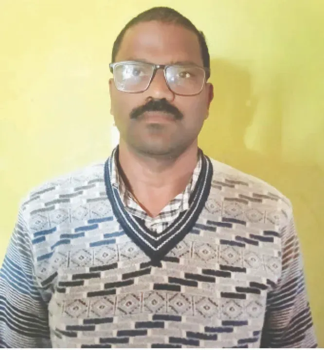  hatadihi peo Jitendra kumar Jena arrested by vigilance Photograph: (sambad.in) 