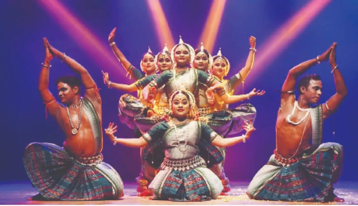  The audience: ଶ୍ରୀରାଧାଙ୍କ ଠାଣି ଓ ବାଣୀ ସହ ବିରହ ଭାବନାରେ ବିଭୋର ଦର୍ଶକ