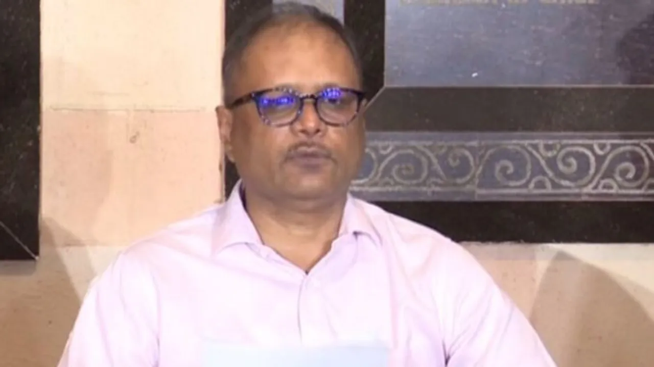  Deoranjan Kumar Singh, IAS takes charge of development commissioner Photograph: (Sambad.in) 