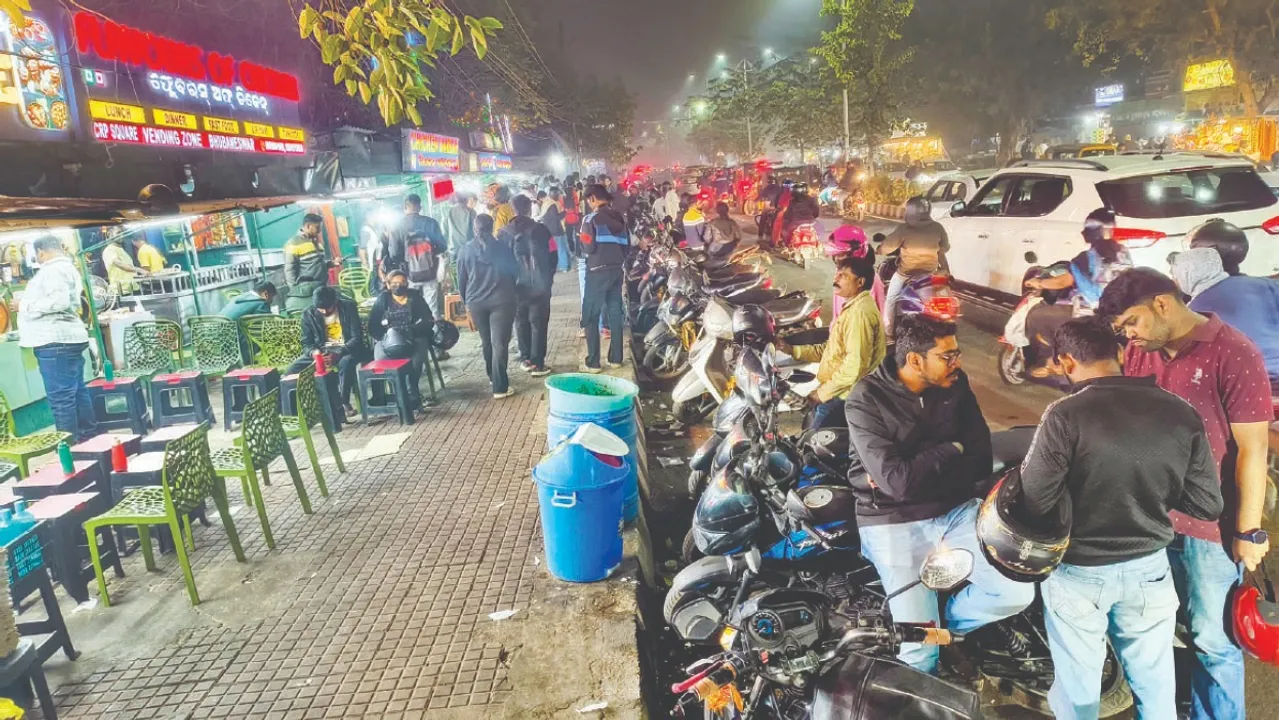  Road occupied by vending zone: ଭେଣ୍ଡିଂଜୋନ୍ କବଜାରେ ରାସ୍ତା