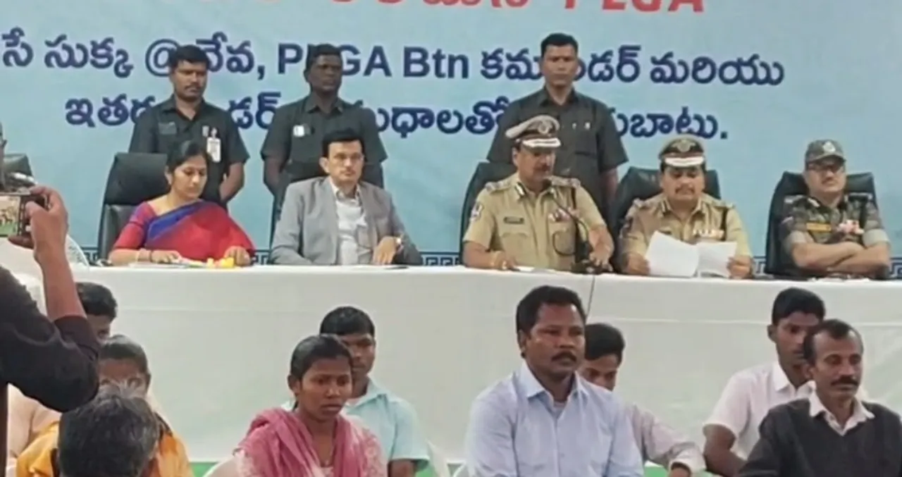  Maoists surrender before police. Photograph: (sambad.in) 