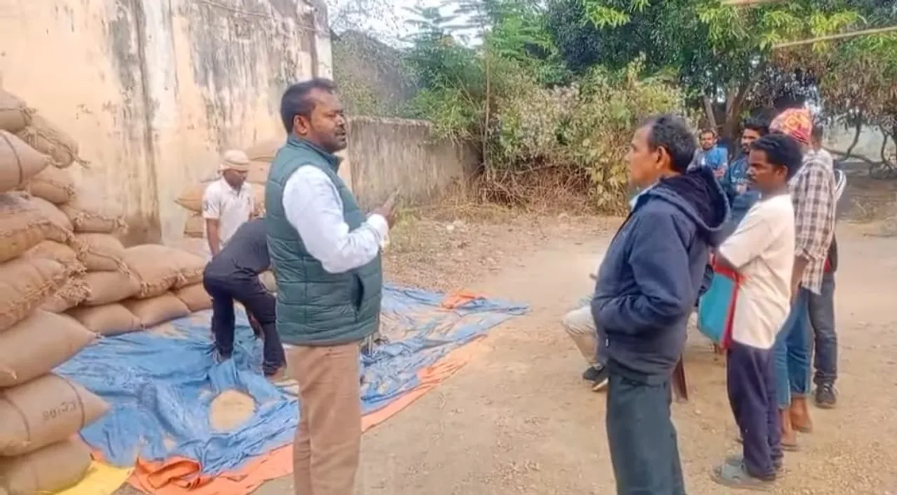  problems of farmers at riamal Photograph: (sambad.in) 