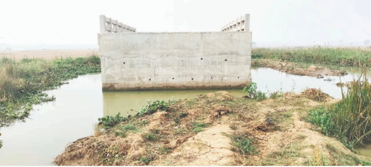  Farmers: ଅଧପନ୍ତରିଆ ରାସ୍ତା ପାଇଁ ଚାଷୀ ହିନସ୍ତା