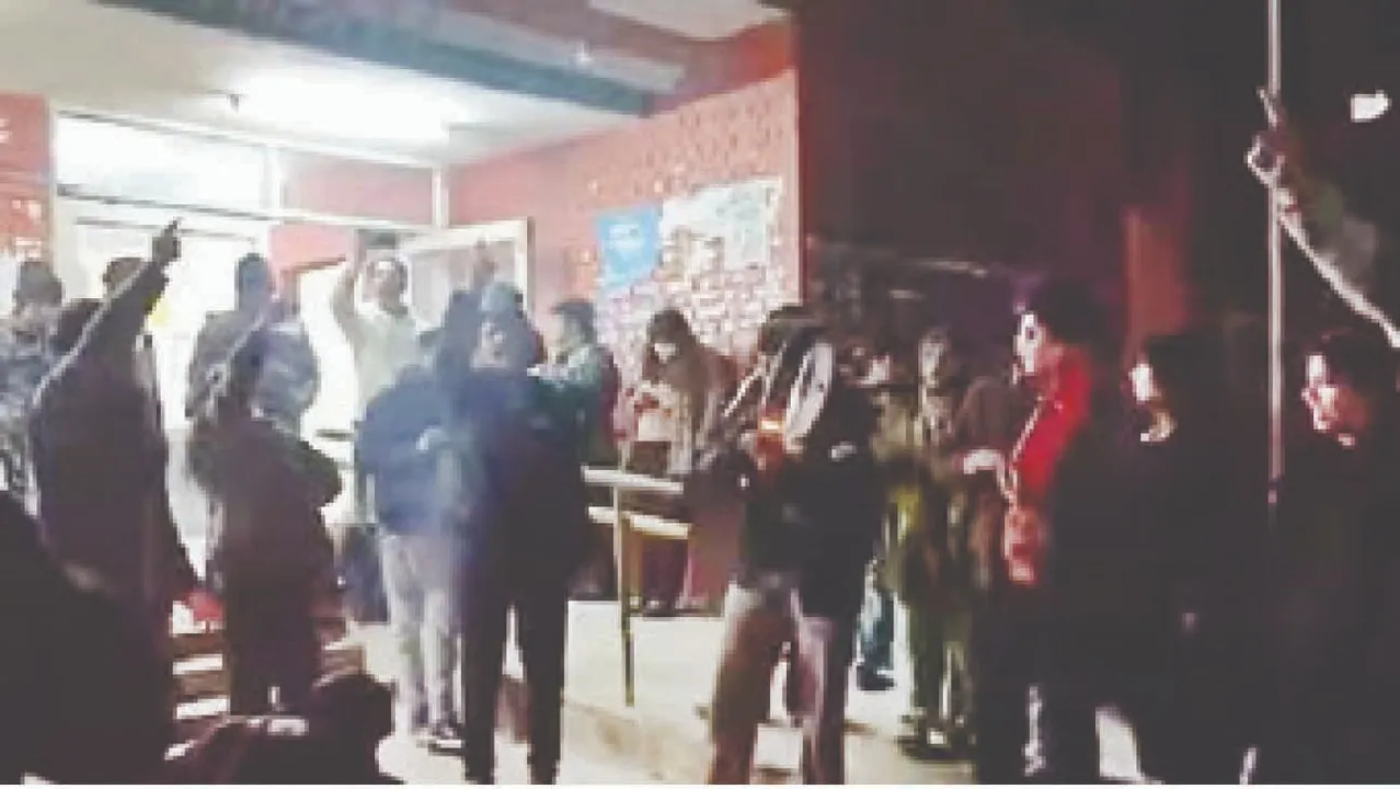  Slogans: ଜେଏନ୍‌ୟୁରେ ମୋଦୀ-ଶାହଙ୍କ ବିରୋଧରେ ସ୍ଲୋଗାନ