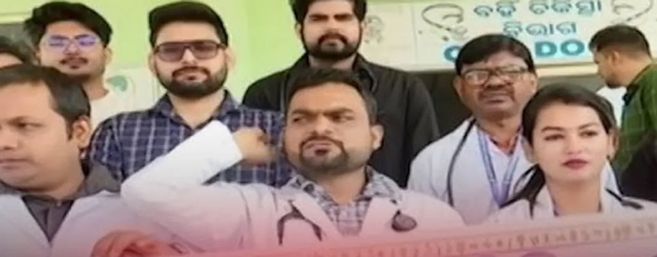  Doctors' Protest Continues in odisha Photograph: (sambad.in) 