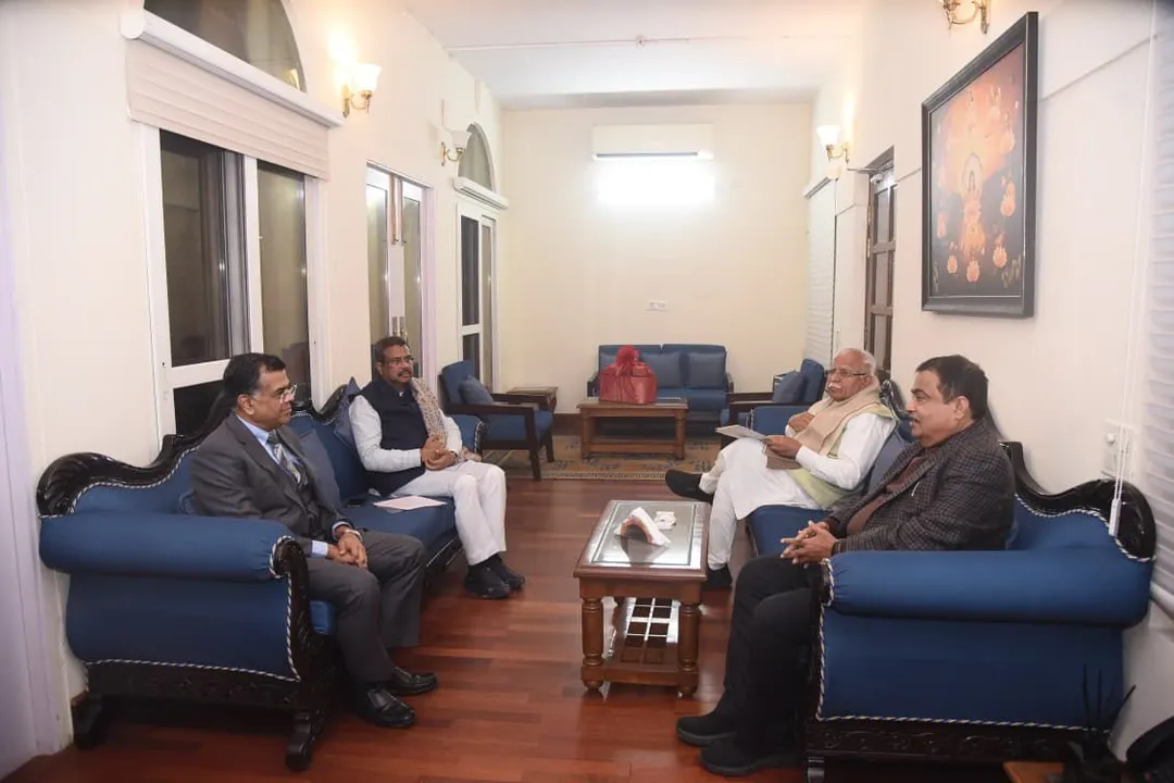  Union Minister Dharmendra Pradhan requested Nitin Gadkari to build an alternative. Photograph: (sambad.in) 