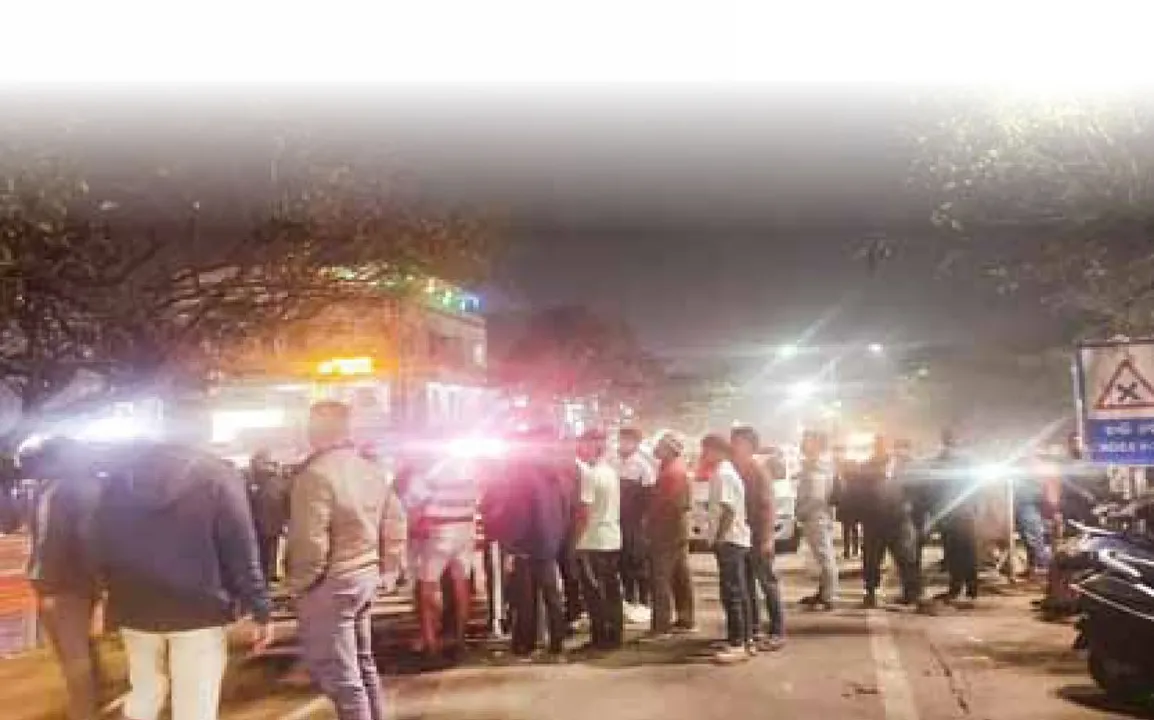  Group clashes in Khandagiri: ଖଣ୍ଡଗିରିରେ ଗୋଷ୍ଠୀ ସଂଘର୍ଷ: ଦୋକାନ ଭଙ୍ଗାରୁଜା, ୧୦ରୁ ଅଧିକ ଆହତ