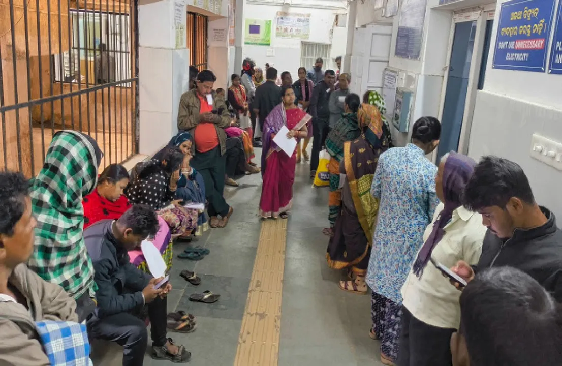  Long queues at Capital Hospital: ଏସ୍‌ମା ମାନିଲାନି ଓମ୍‌ସା: କ୍ୟାପିଟାଲ ହସ୍ପିଟାଲ୍‌ର ଲମ୍ବା ଧାଡ଼ି
