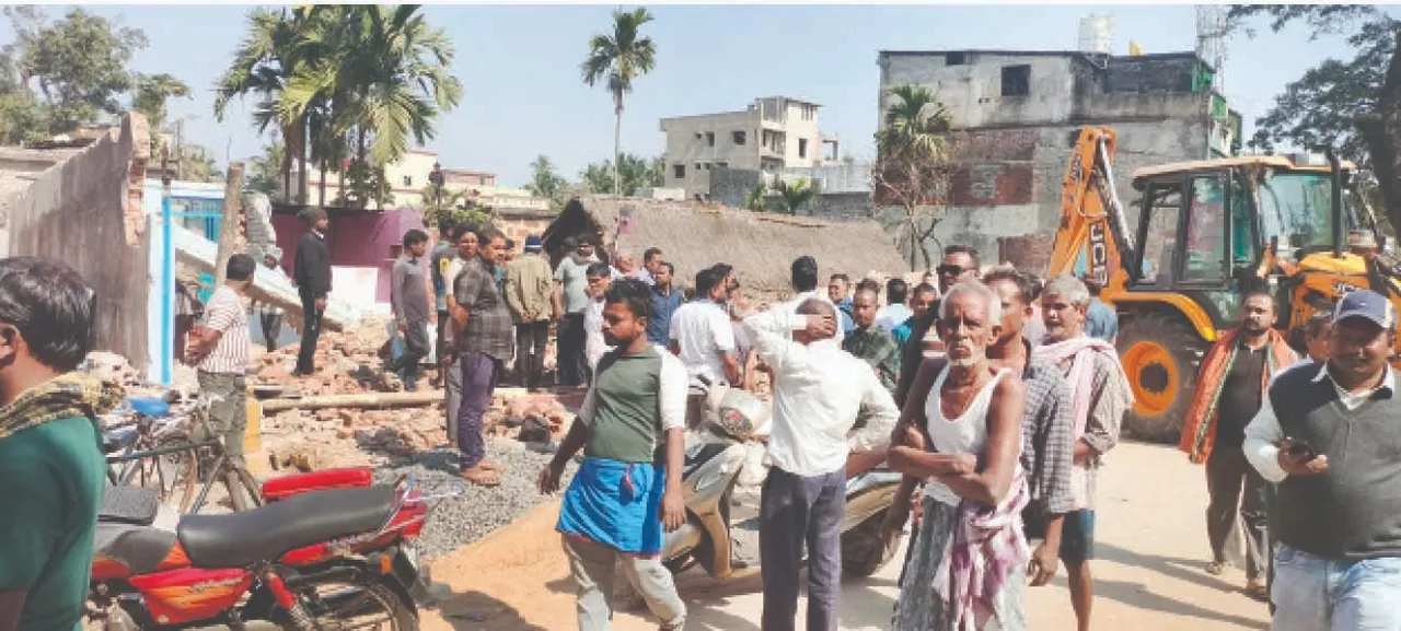  Encroachment clearance: ବାଳକାଟି ବଜାରରୁ ଜବରଦଖଲ ଉଚ୍ଛେଦ ଆରମ୍ଭ, ମାଟିରେ ମିଶିଲା ୫ ଦୋକାନ