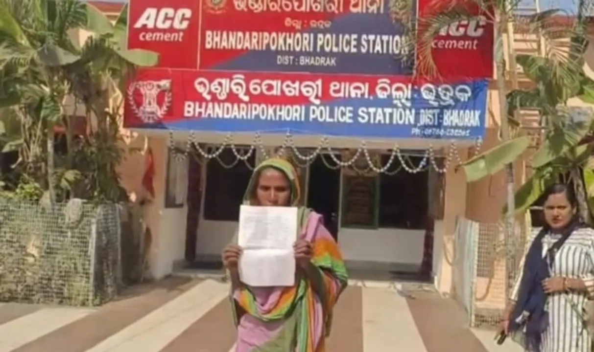  Sold Baby Girl Rescued Photograph: (sambad.in) 