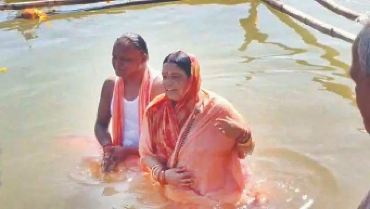  Chief Minister: ବୈତରଣୀରେ ମକର ବୁଡ଼ ପକାଇଲେ ମୁଖ୍ୟମନ୍ତ୍ରୀ