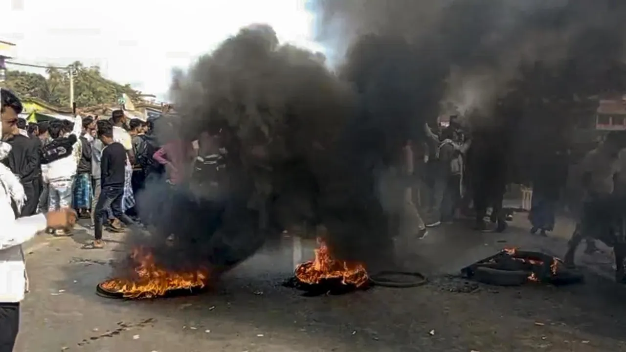  Beldanga Violence: ପଶ୍ଚିମବଙ୍ଗରେ ପୁଣି ଜଳିଲା ନିଆଁ: ବିହାରରେ ପ୍ରବାସୀ ଶ୍ରମିକଙ୍କୁ ଆକ୍ରମଣ ଘଟଣାରେ ରାଜପଥ ଅବରୋଧ