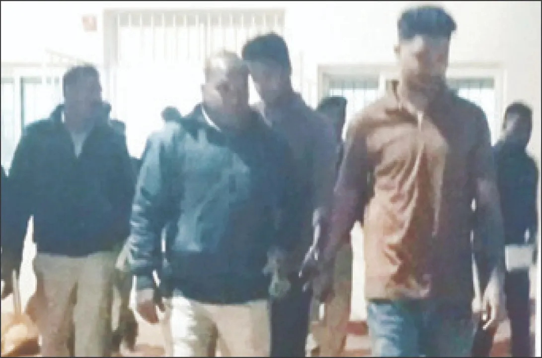  Road dispute: ରାସ୍ତା ବିବାଦ: ପୁଲିସ ଉପରକୁ ଫାଙ୍କା ଗୁଳିଚାଳନା!