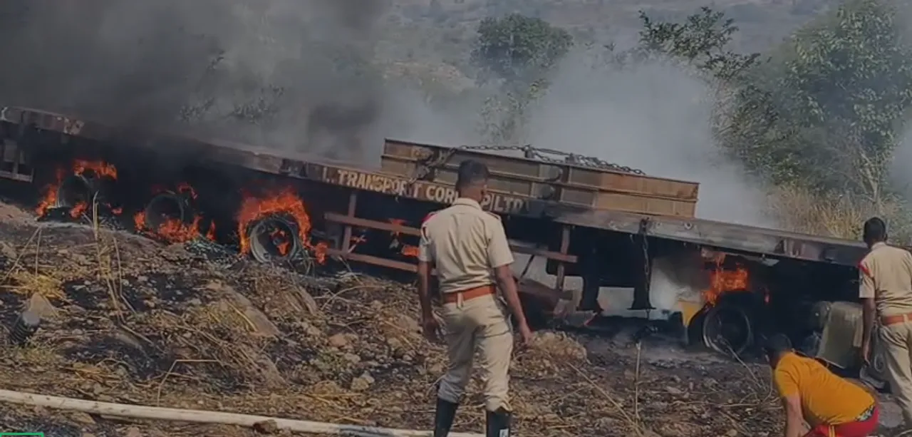  driver narrowly escaped  in accident Photograph: (sambad.in) 