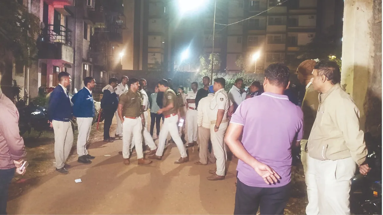  clashes in the capital: ରାଜଧାନୀରେ ଗୋଷ୍ଠୀ ସଂଘର୍ଷ: ଯୁବକଙ୍କୁ ଗୋଡ଼ାଇ ଗୋଡ଼ାଇ ହାଣିଲେ, ୩ ପ୍ଲାଟୁନ୍‌ପୁଲିସ ମୁତୟନ ୫ ଯୁବକ ଅଟକ