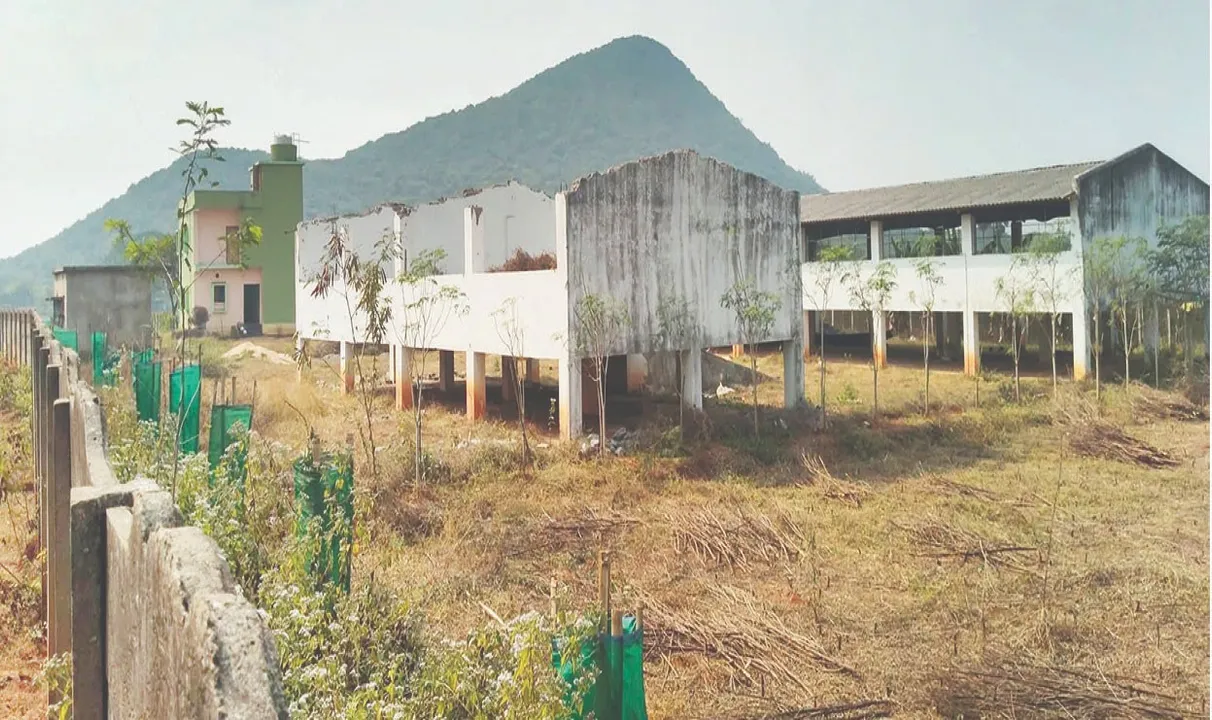  Pranab's farmhouse on government land: ସରକାରୀ ଜମିରେ ପ୍ରଣବଙ୍କ ଫାର୍ମହାଉସ: ଉଚ୍ଛେଦ ଭୟରେ ନିଜେ ଭାଙ୍ଗିଦେଲେ