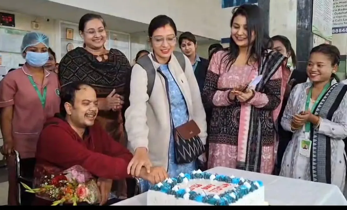  co-pilot discharged from hospital Photograph: (SAMBAD.IN) 