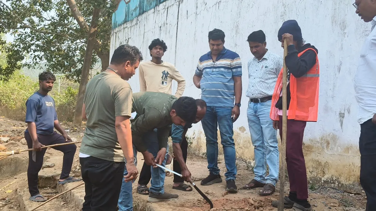 investigation by vigilance starts at paralakhemundi Photograph: (sambad.in) 