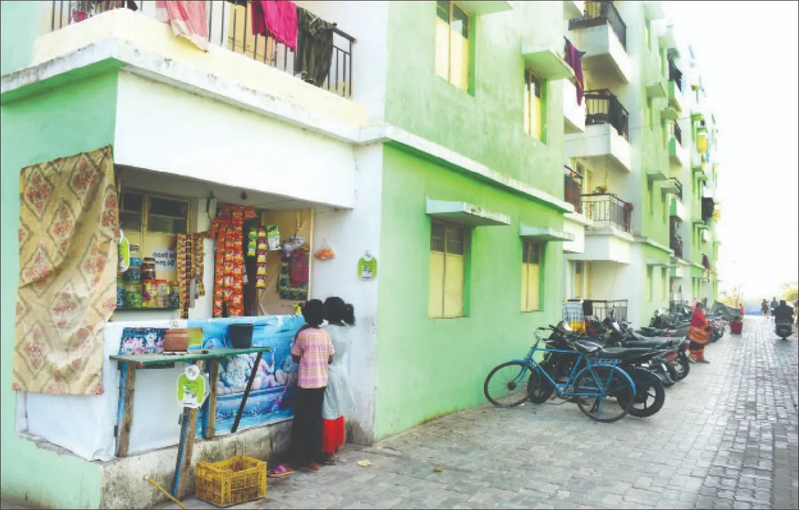  Aam Bazaar: ତୁଟୁନି ‘ଆମ ବଜାର’ ପଞ୍ଜୀକରଣ ଅଡ଼ୁଆ: ଘର ଦୁଆରେ ଖୋଲିଦେଲେଣି ଦୋକାନ, ପଞ୍ଜୀକରଣ ଅର୍ଥ ଦେବାକୁ ଅରାଜି ବିଡିଏ