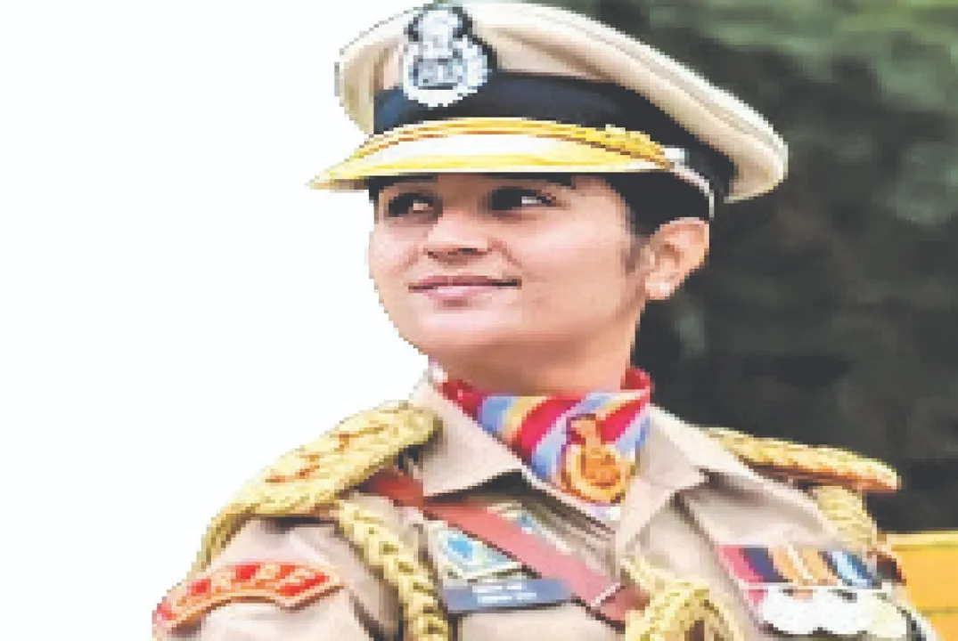  Female commander of a male team: ପୁରୁଷ ଦଳର ନାରୀ କମାଣ୍ଡର