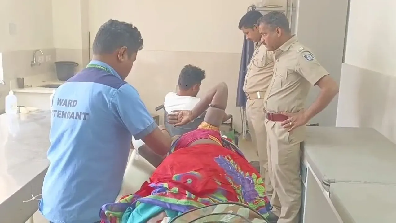  Accident: ତିନି ବାଇକ୍‌ ଆରୋହୀଙ୍କୁ ଧକ୍କା ଦେଲା ପିକ୍‌ଅପ୍‌ ଭ୍ୟାନ୍‌; ପୁଅ ମୃତ, ଦଂପତି ଗୁରୁତର