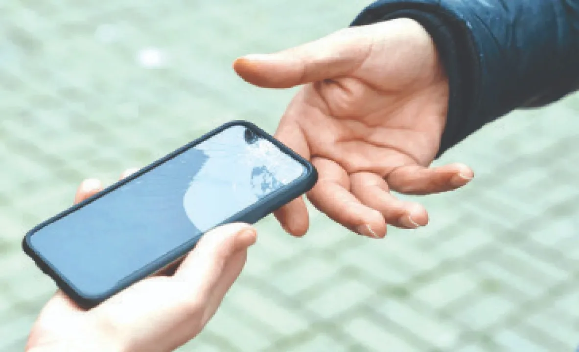  ଫୋନ୍‌ ମରାମତି ପାଇଁ ଦେବା ପୂର୍ବରୁ...