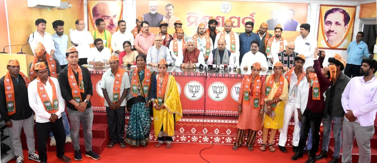  ସ୍ୱାଧୀନ ସାଂସଦ ପ୍ରାର୍ଥୀଙ୍କ ସମେତ ରାୟଗଡା ଜିଲ୍ଲାର ଅନେକ କଂଗ୍ରେସ ନେତା ଓ କର୍ମୀ ବିଜେପିରେ ସାମିଲ