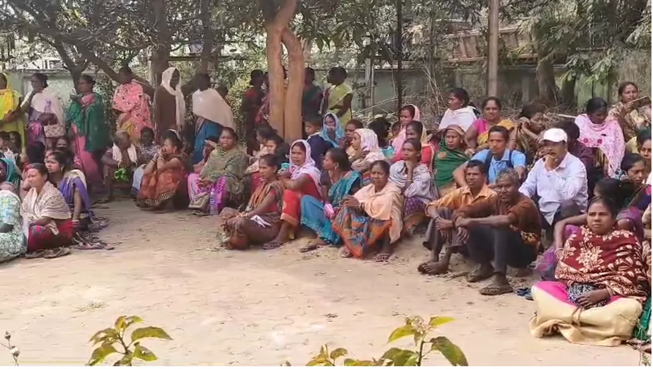  Protest about Bribe: ମହଙ୍ଗା ପଡିଲା କାମ ପାଇଁ ଲାଞ୍ଚ ମାଗିବା: ଲାଠିକଟା ତହସିଲରେ ଅଫିସରେ ତାଲା ମାରିଲେ ସ୍ଥାନୀୟ ବାସିନ୍ଦା