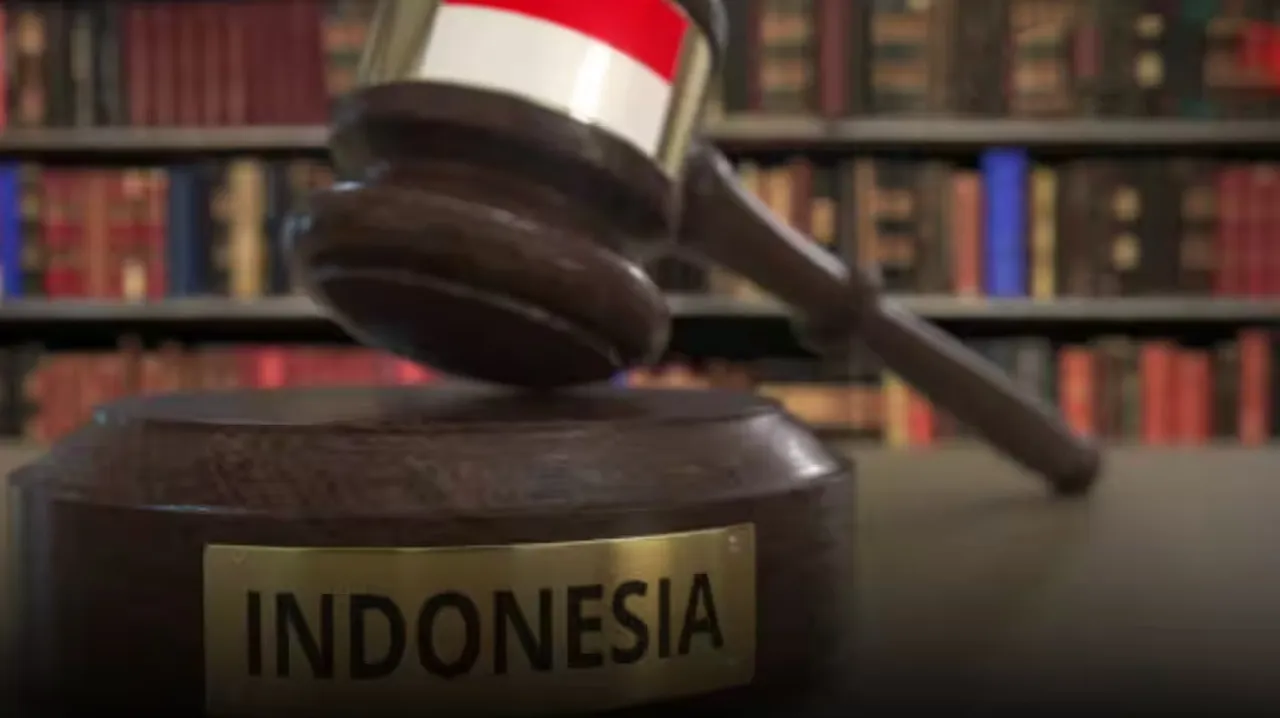  Indonesia Crime: ପ୍ରେମ ହେଲା ଅପରାଧ:ସର୍ବସାଧାରଣରେ ପ୍ରେମୀଯୁଗଳଙ୍କୁ ଚାବୁକ୍ ମାଡ଼