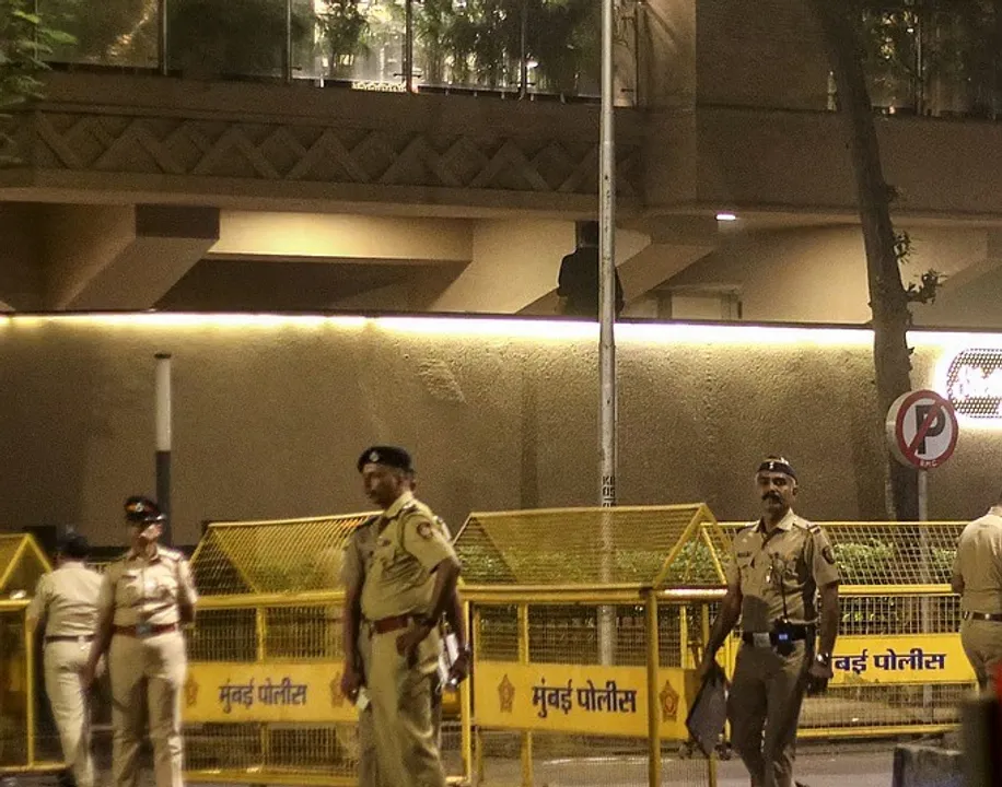  Firing outside Rohit Shetty Home: ରୋହିତ ଶେଟ୍ଟୀଙ୍କ ବାସଭବନ ବାହାରେ ଗୁଳିଚାଳନା: ତଦନ୍ତ ଜାରି